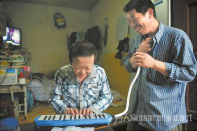 保鲜膜男孩18岁了