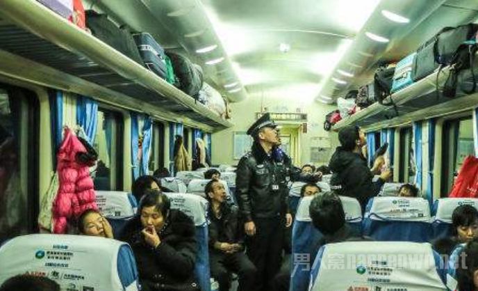 旅客被行李砸伤