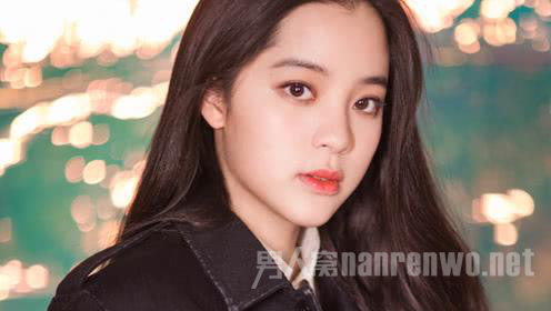 欧阳娜娜吃鸡