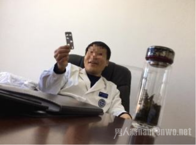 院长假冒痴呆拿药
