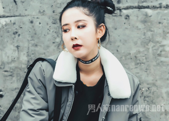 冬季翻领棉服的搭配