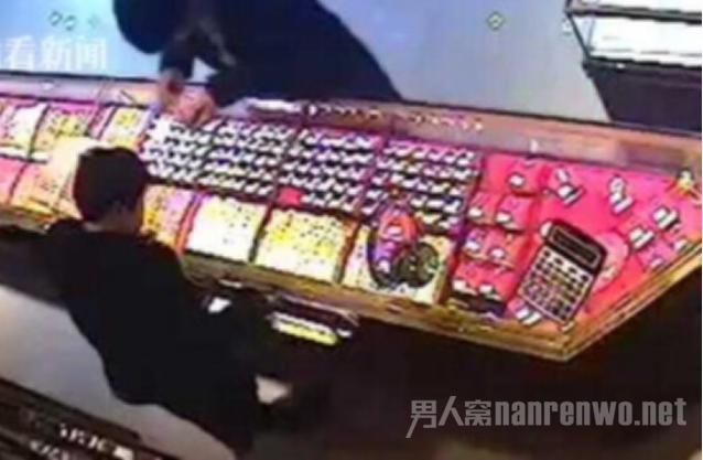 抢夺金店60秒被抓