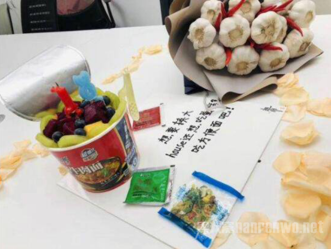 90后追女生送大蒜