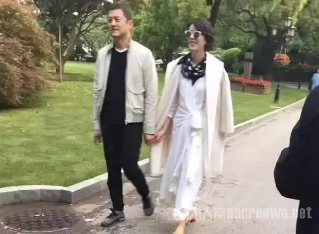 李亚鹏牵手新女友