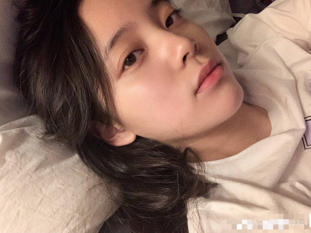 欧阳娜娜自拍照