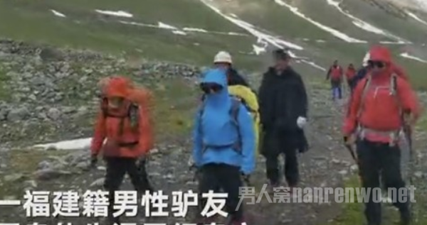 驴友徒步新疆