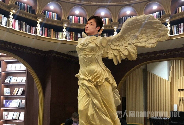 吴镇宇女神像