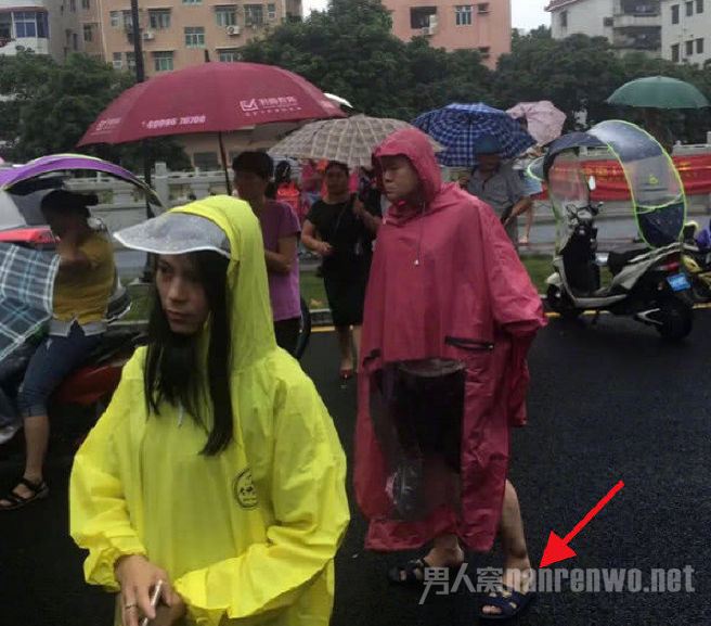 岳云鹏接孩子放学