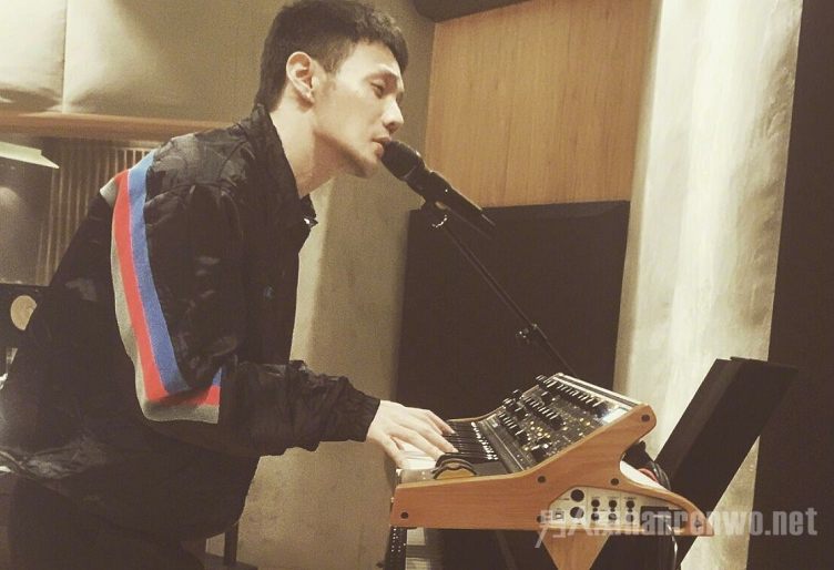 李荣浩加盟好声音