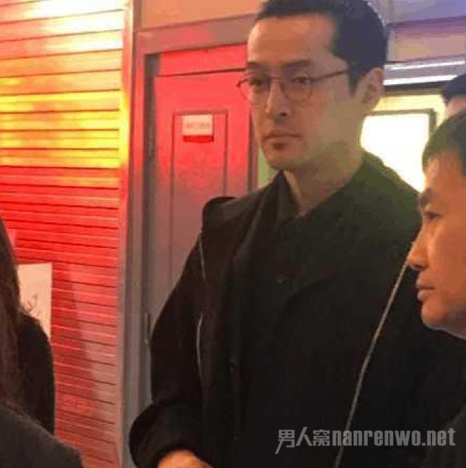 粉丝偶遇胡歌