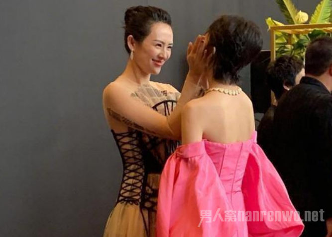 两代谋女郎同框
