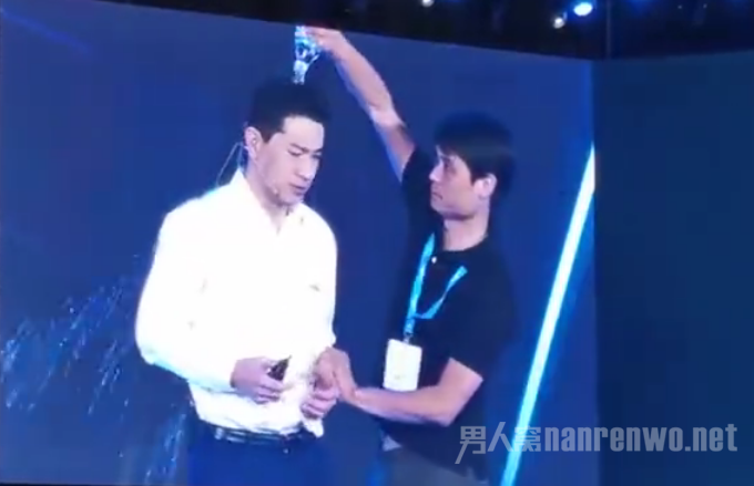 百度回应李彦宏被泼水