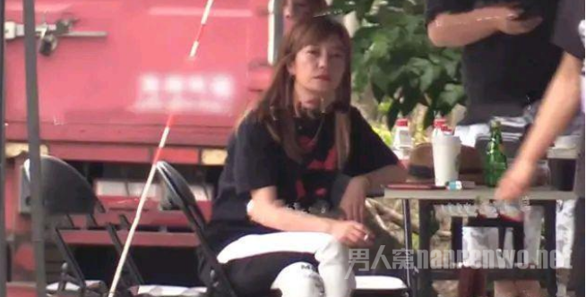 赵薇抽烟