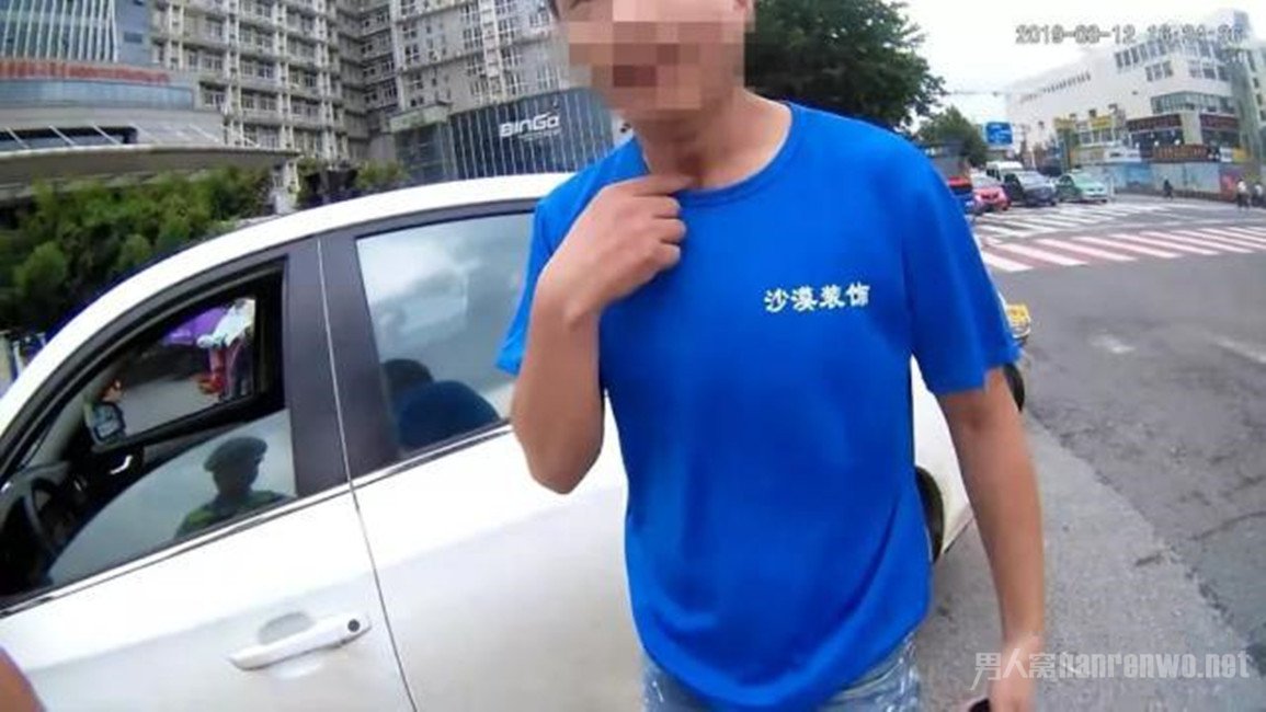 男子长相和照片不符