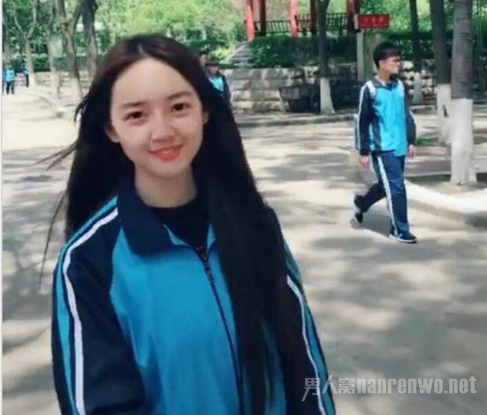 高中时期的鹿依