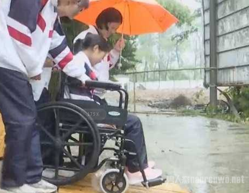 互相帮助的同学