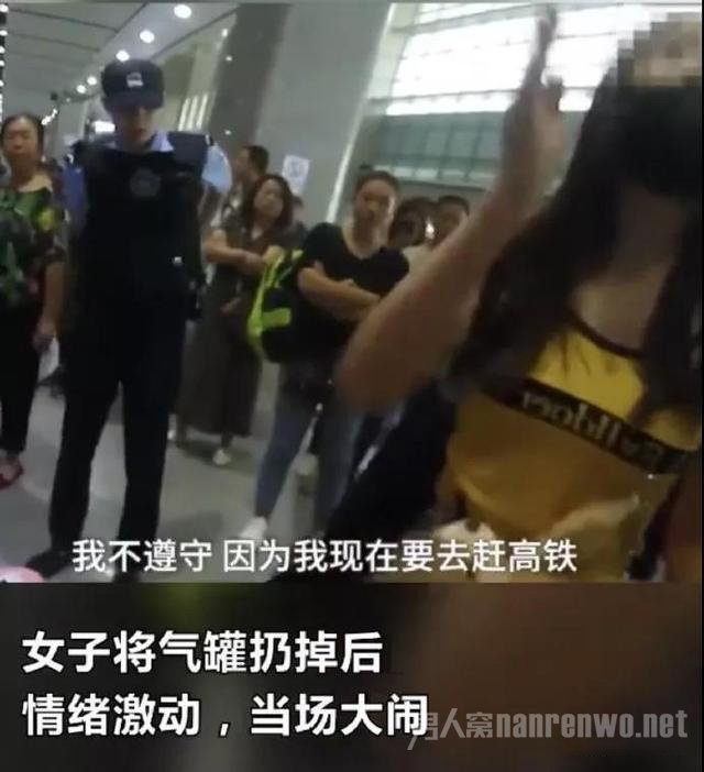 刘露湖北宜昌东火车站带易燃易爆物品进候车室