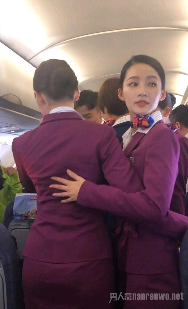 李沁当空姐的造型