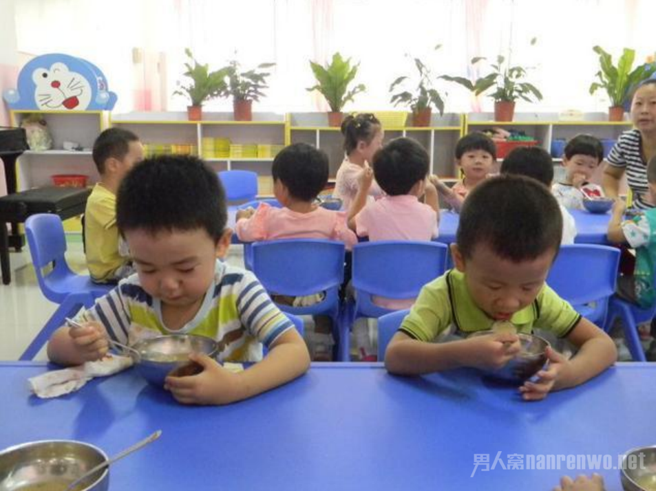 孩子因吃饭太快烫伤