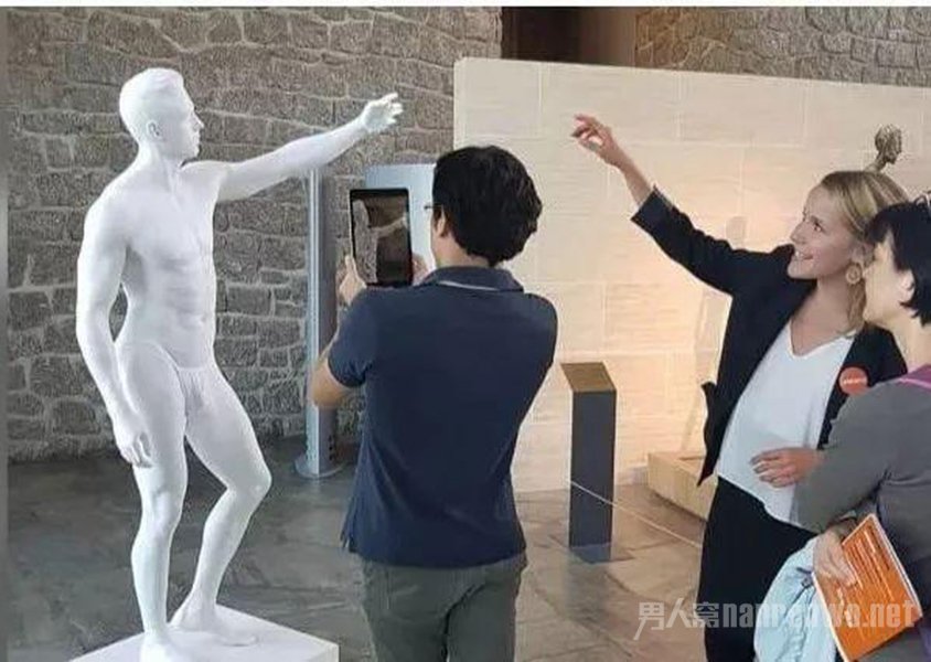联合国组织为裸体雕塑穿内裤