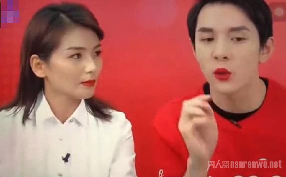 刘涛为李佳琦涂三种颜色口红