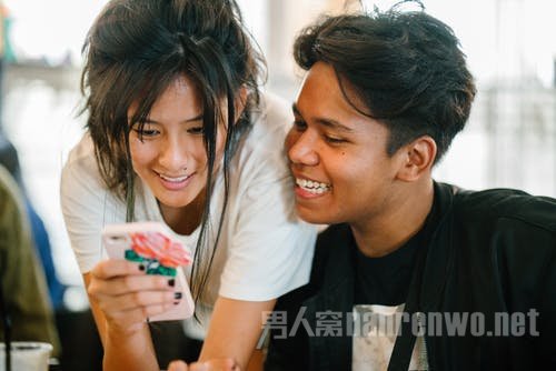 与妹子尬聊