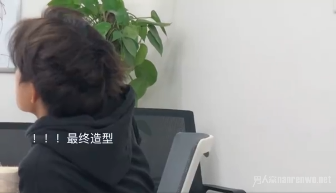 易烊千玺鸡窝头造型