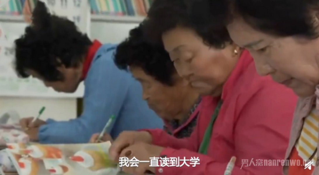 韩国小学招收老奶奶