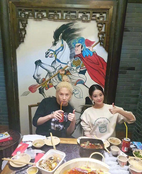 金希澈祝绪丹吃火锅