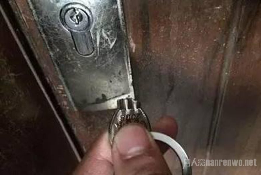 钥匙拧断在里面怎么办
