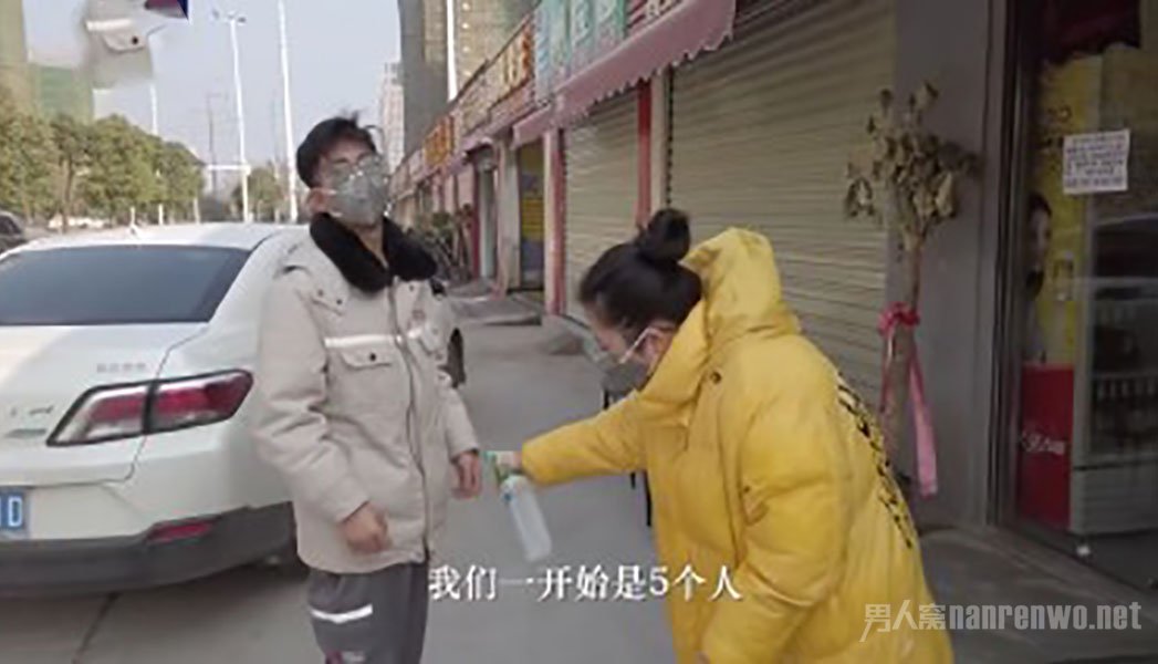武汉小姐姐每天给医院做饭800份