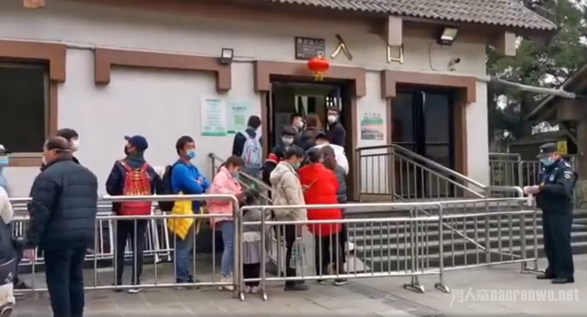 武功山景区大量聚集游客