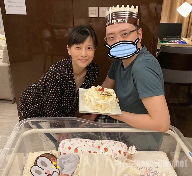 papi酱产后全家福