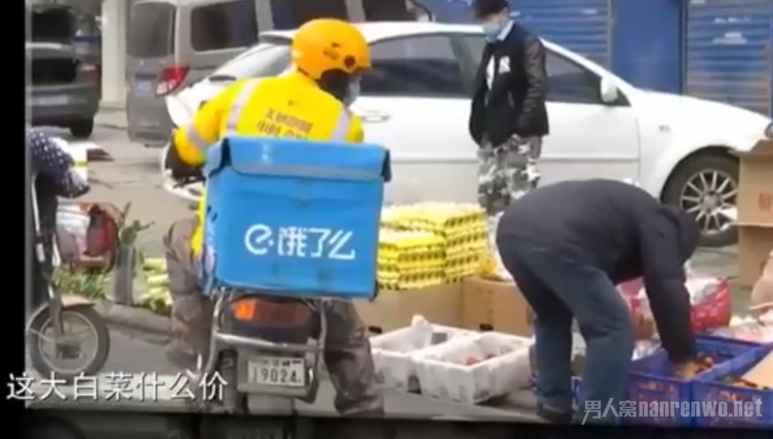 外卖小哥武汉疫情严重的时候还在帮人买生活用品