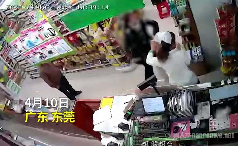 买退烧药拒绝登记地址暴打店员