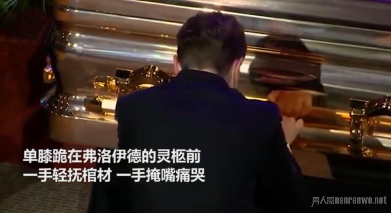 这样动容的一幕让人以为是真的伤心呢